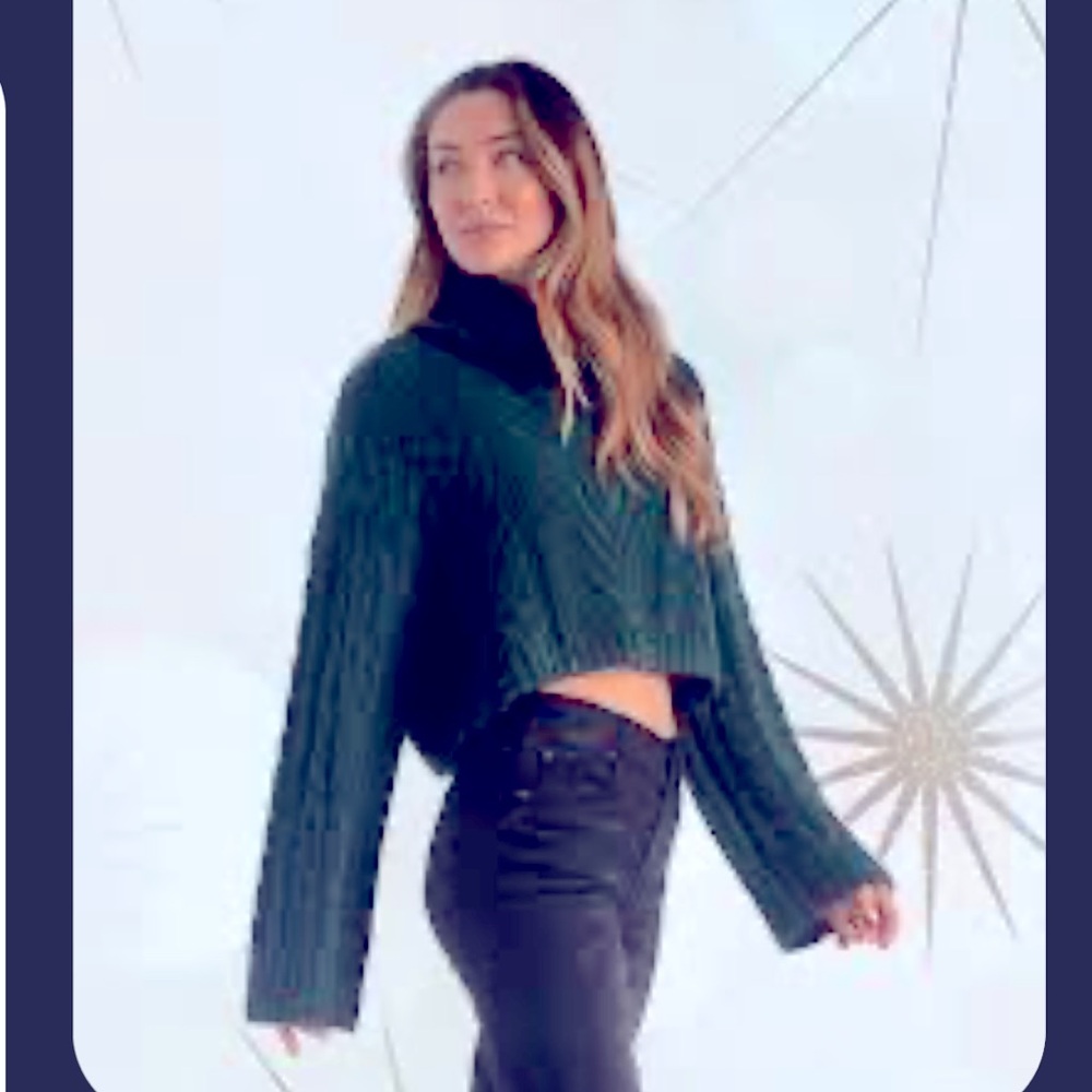 Soft cropped sweater in emerald green